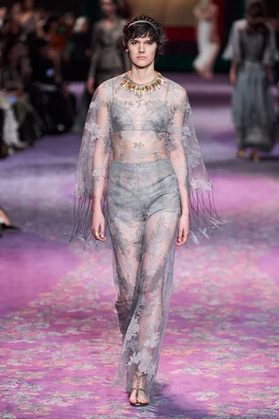 Look 48